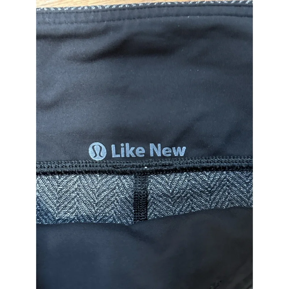 Lululemon‎ Women's Size 6 Cropped Leggings 22